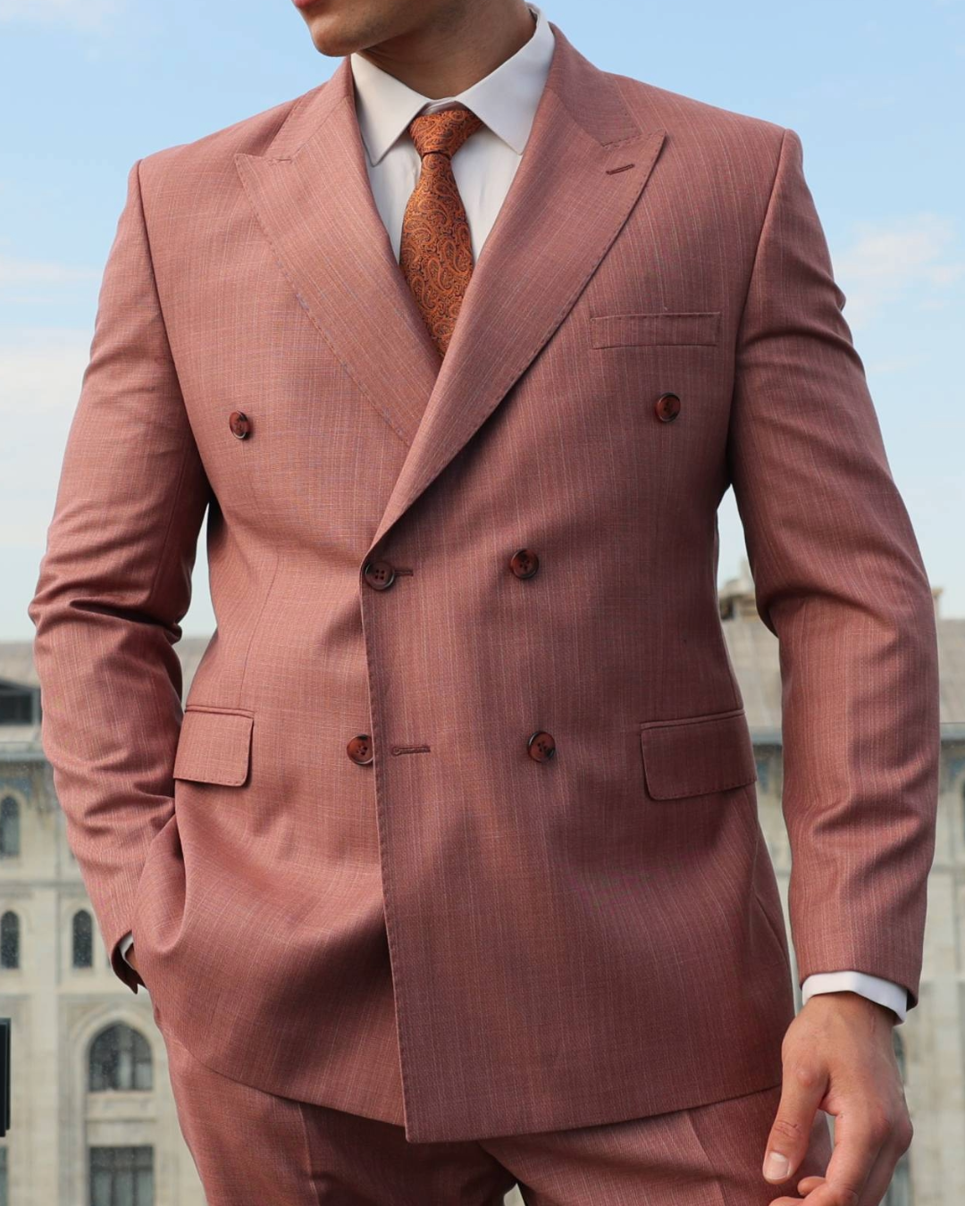 Men's Caramel Texture Double-Breasted Suit With Caramel Crested Buttons